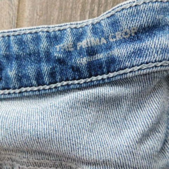 AG The Prima Crop Cigarette Distressed at knees Jeans size 28 Light Denim - Picture 6 of 7